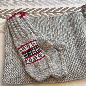 FAZL Gray Knit Mittens and Scarf Set